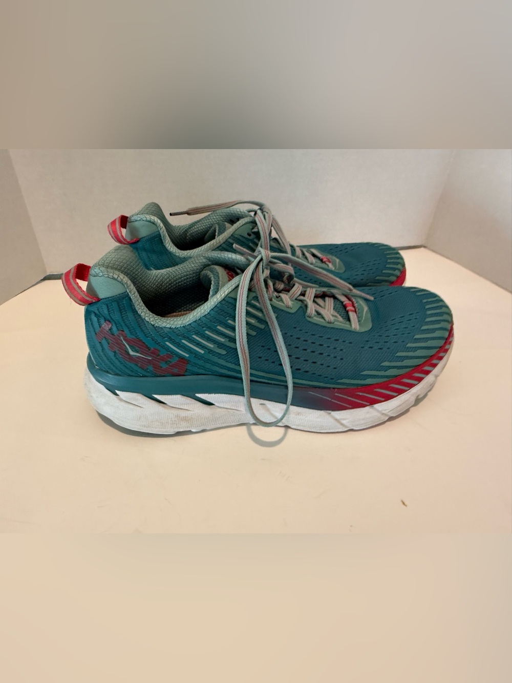 Hoka One Clifton 5 Teal Running Sneakers Womans Size 8.5